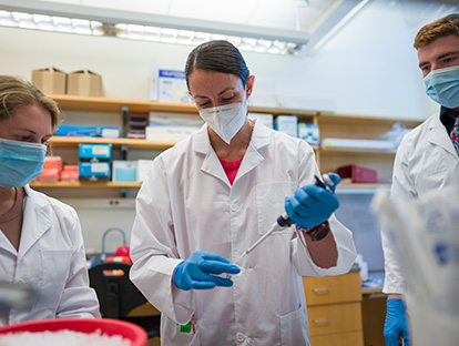 A photo of Dr. Maria Carlota Dao with researchers in her lab from the THRIVE 2022 Fall edition