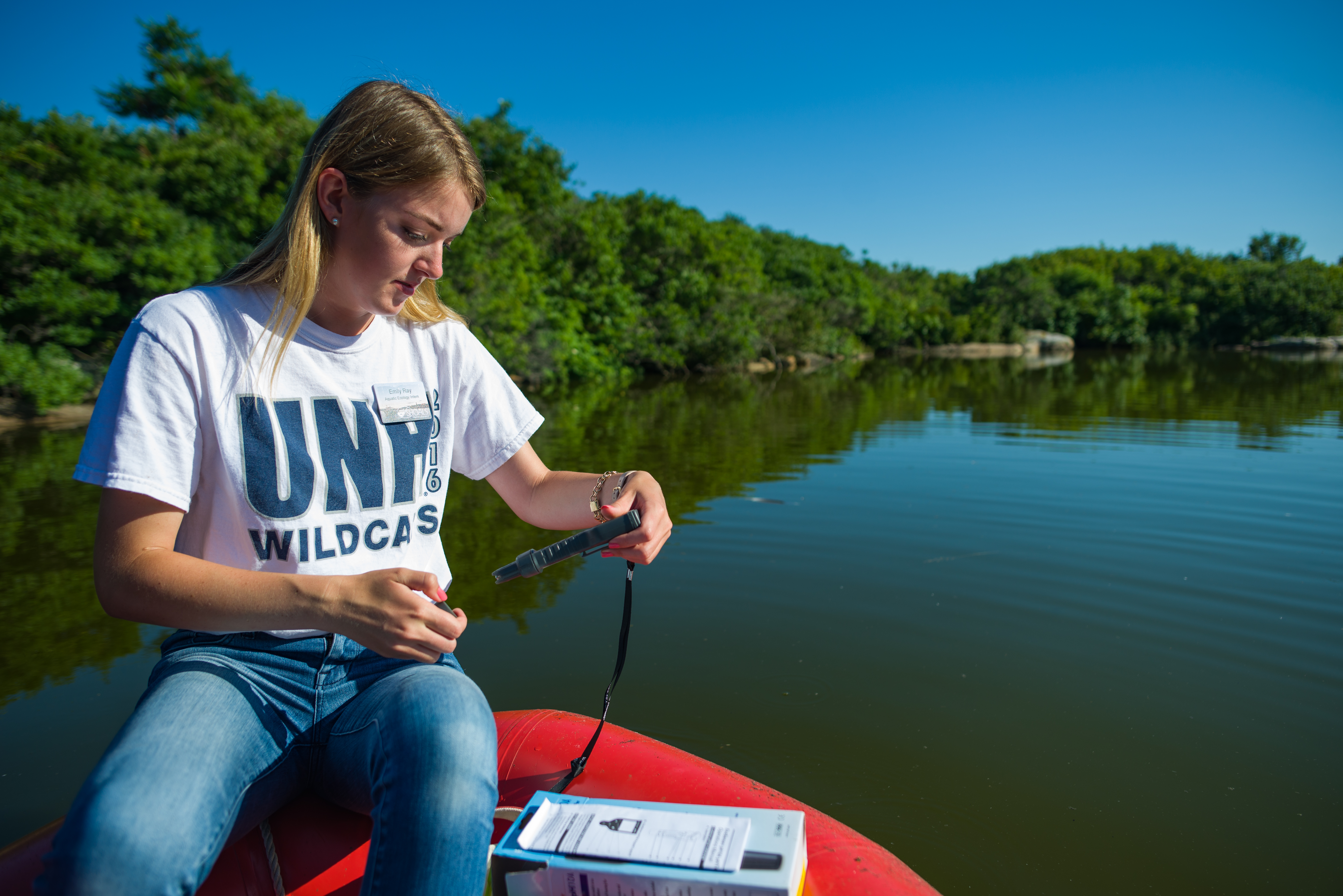 Emily Ray '20 tests Crystal Lake for cyanobacteria Emily Ray '20 tests Crystal Lake for cyanobacteria