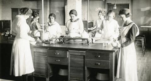 Early UNH nutrition students