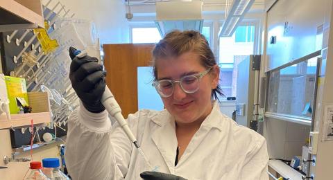 UNH student Madigan Jennison-Henderson in the lab