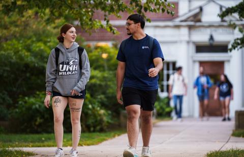 UNH students walking on campus