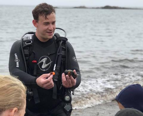 Michael Doherty teaching children about the ocean