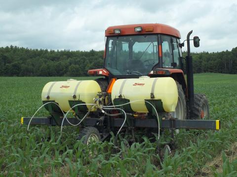 Applying fertilizer in corn