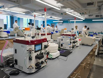 A photo from a lab at the new, renovated Spaulding Hall from the THRIVE 2022 Fall edition