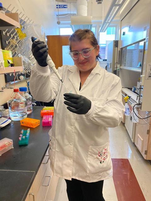 UNH student Madigan Jennison-Henderson in the lab